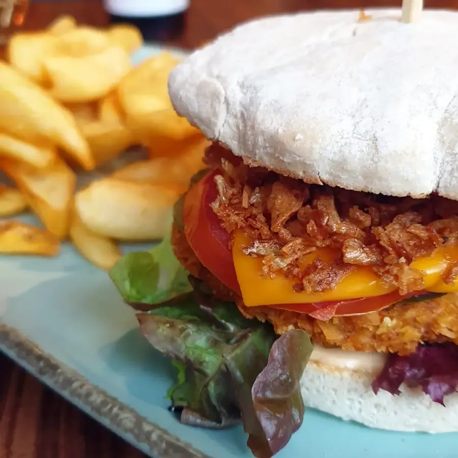 Burger mit Crispy Patty aus dem Apple & Eve