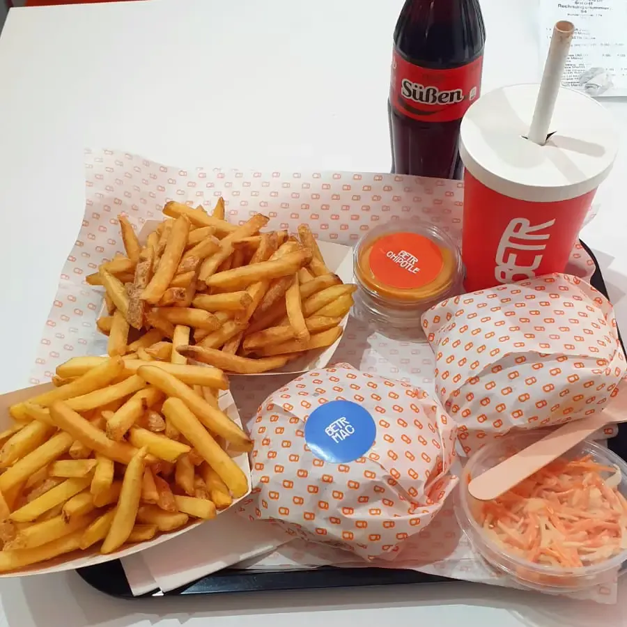Burger Menü mit Pommes und Shake von Betr