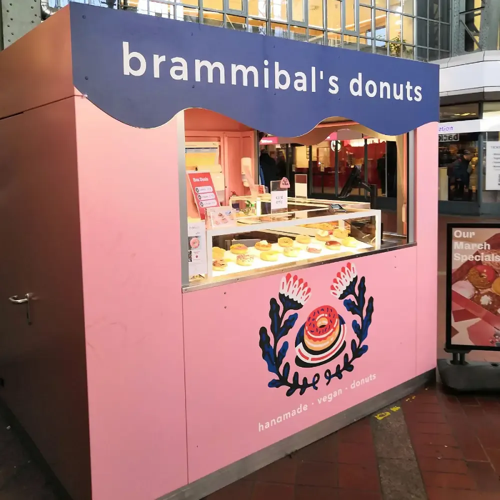 Außenansicht des  Brammibal Pop-ups am Hamburger Hauptbahnhof
