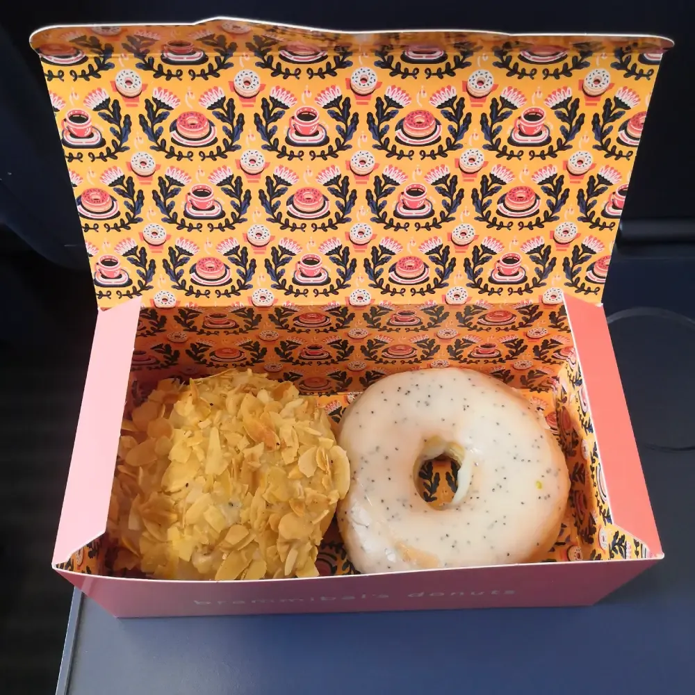Bienenstich- und Lemon-Poppy-Donuts von Brammibals