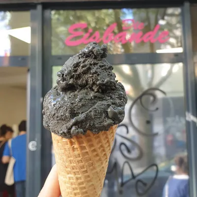 Veganes Lakritzeis von der Eisbande Sternschanze