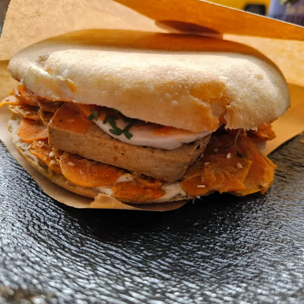sandwich mit Möhre und Tofu im GegenVind