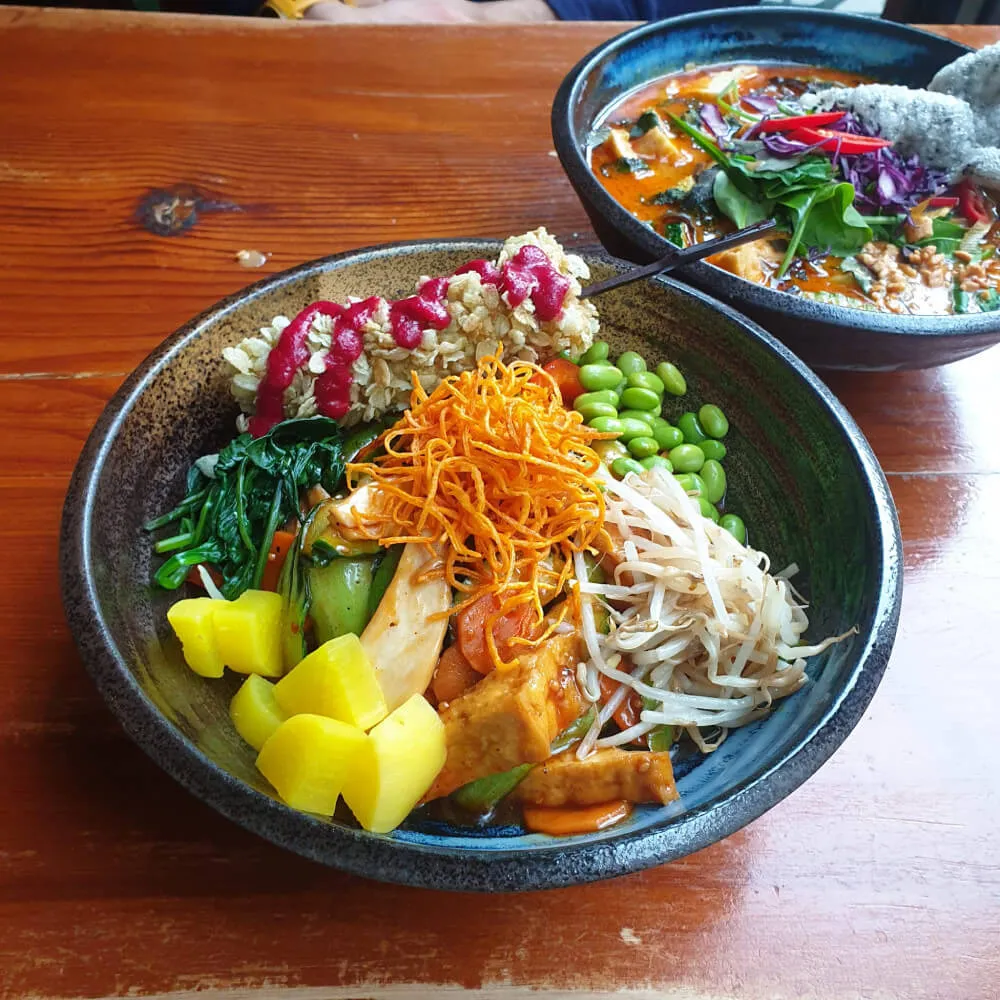 Vegane Bowls im Greentable Restaurant Innenstadt