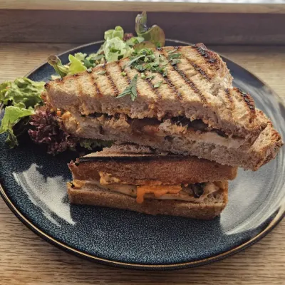 Grilled Cheese Sandwich im Happenpappen