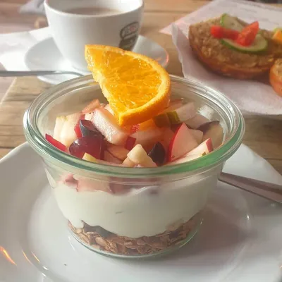 Frühstücksgranola im Kaffee Stark