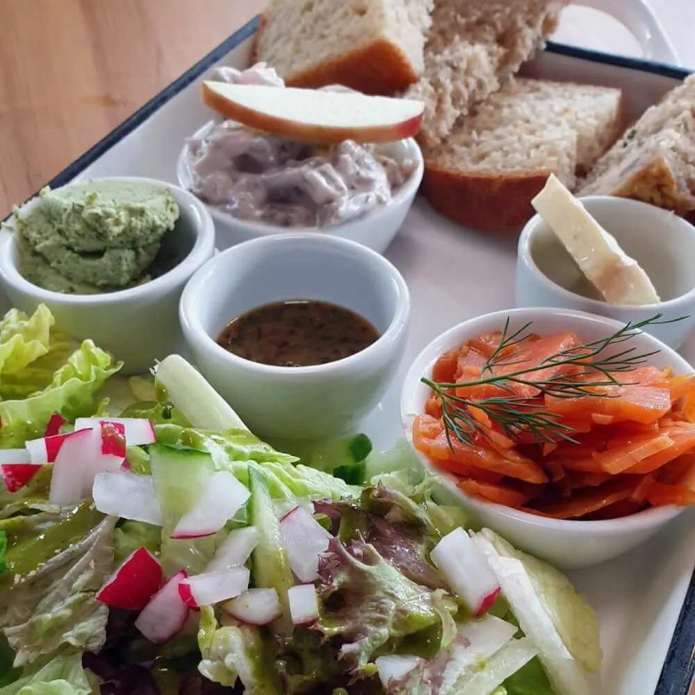 Nordisches Frühstück mit veganem Lax im Katers Köök