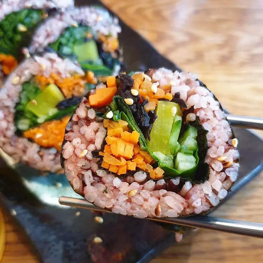 Veganes Kimbap mit Gemüse im kini Sternschanze