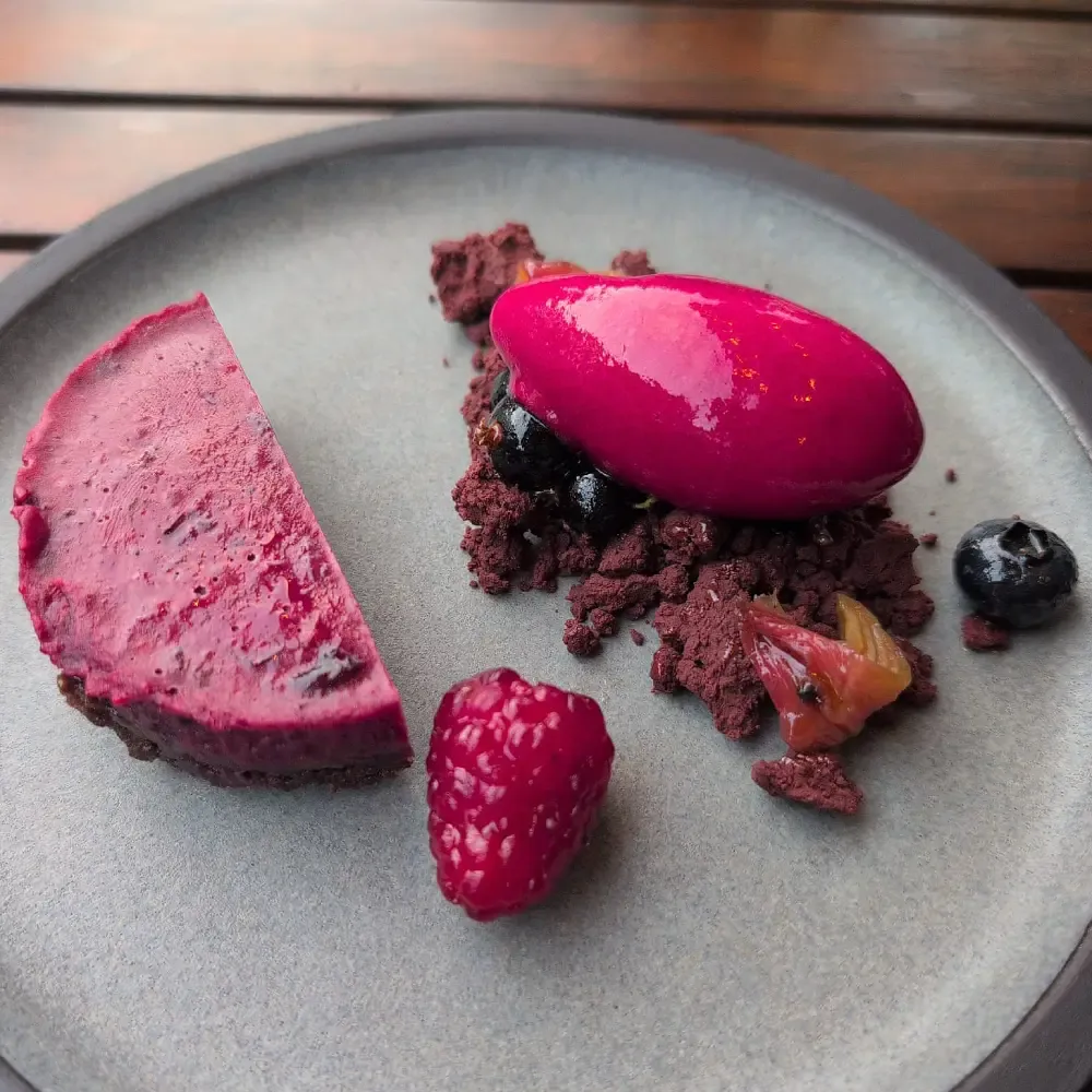 Rote Beete und Rhababer Dessert
