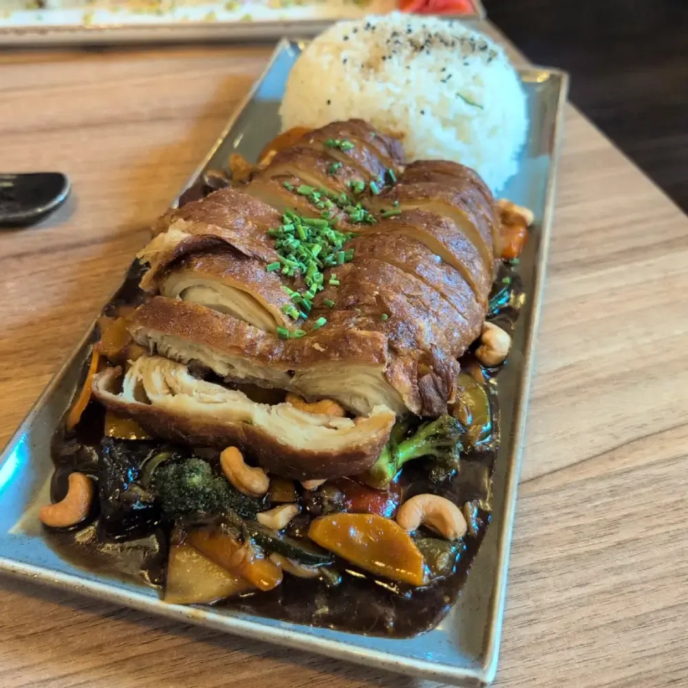 Vegane Ente auf Wokgemüse