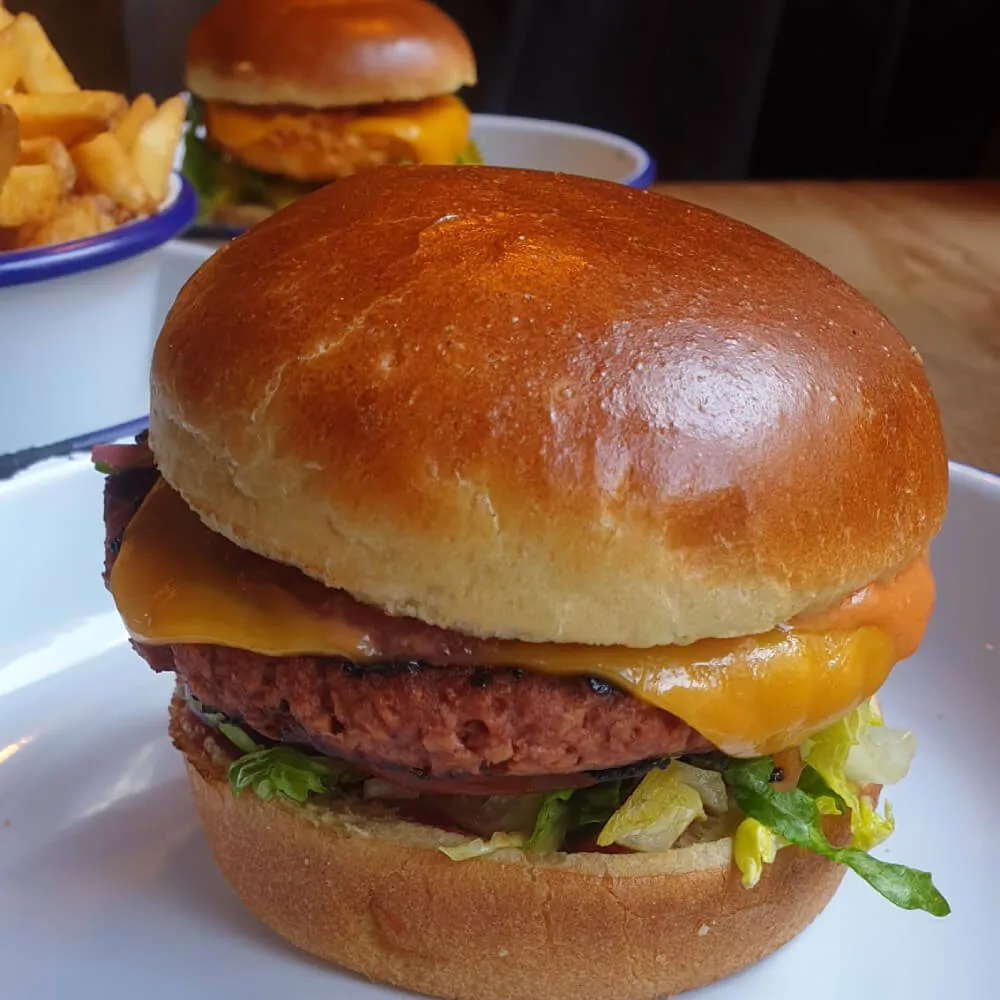 Otto’s Cheeseburger und Pommes in der Sternschanze