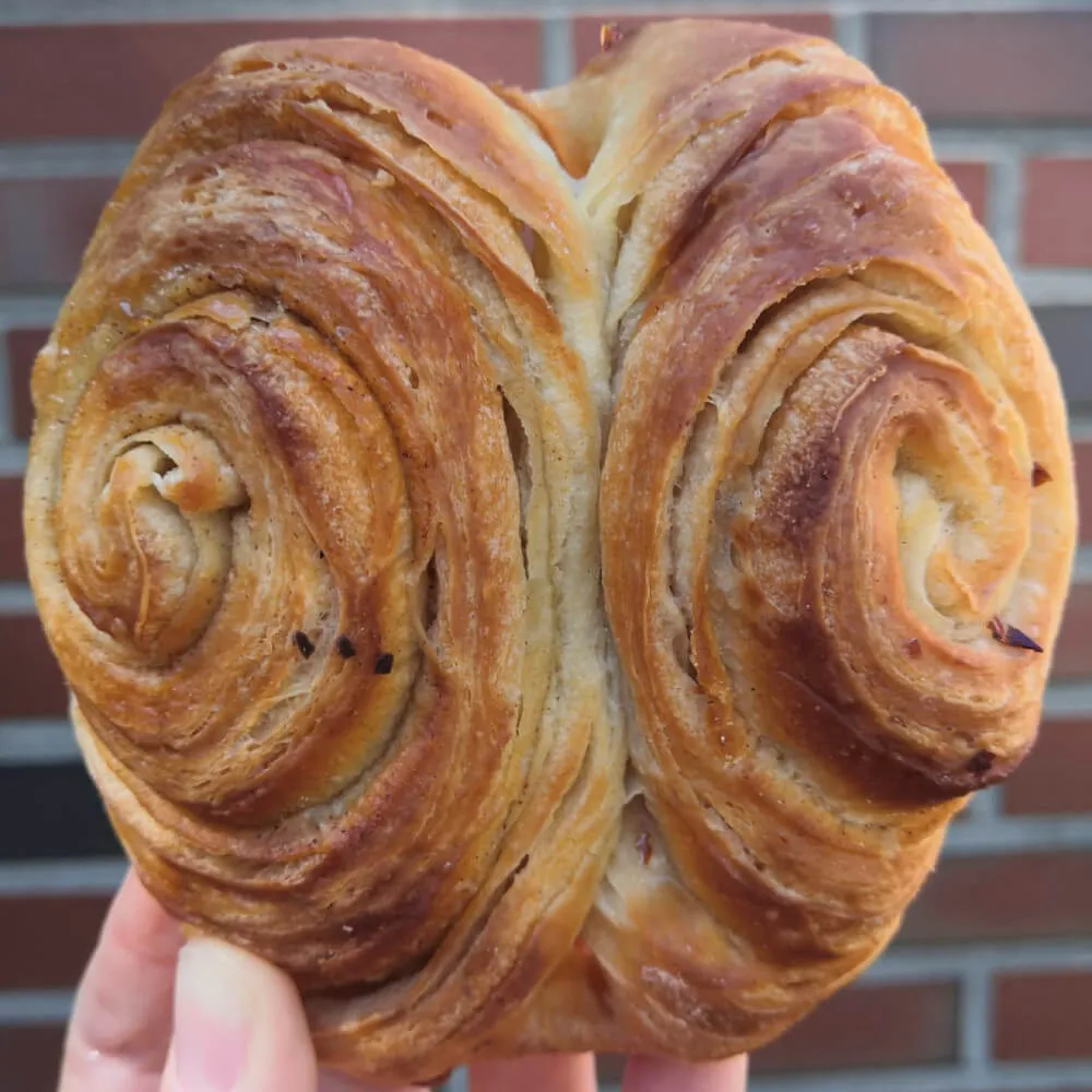 Veganes Franzbrötchen der Rettungsbrot Bäckerei in Hamburg Borgfelde