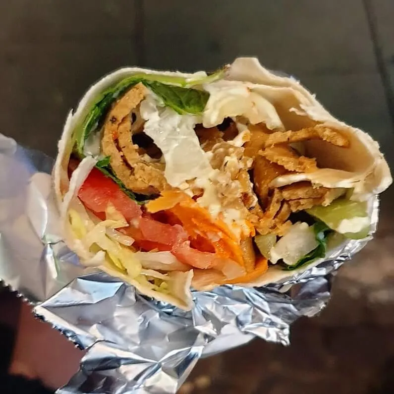 Wrap mit Vöner im VeganLand Sternschanze