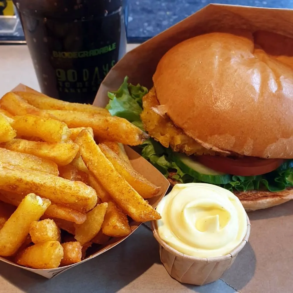 Burgermenü mit Veganizer bei Vincent am Hauptbahnhof Hamburg